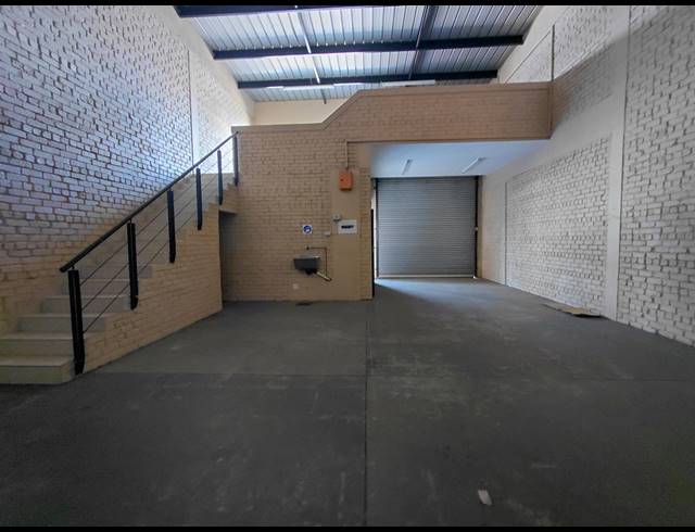 134M² WAREHOUSE TO LET IN POMONA
